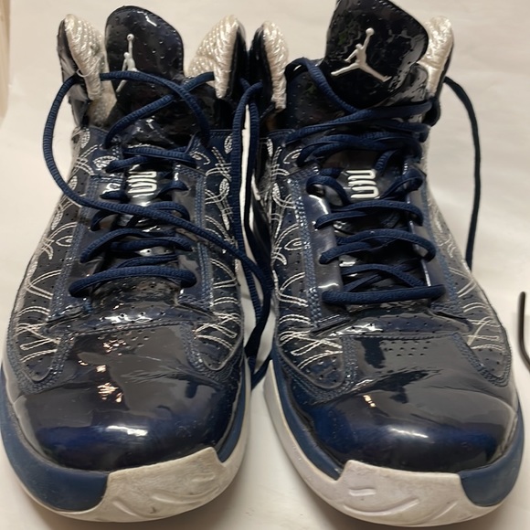 Men’s Michael Jordan Jump Basketball Shoes - U.S. Size 13 - Picture 4 of 12